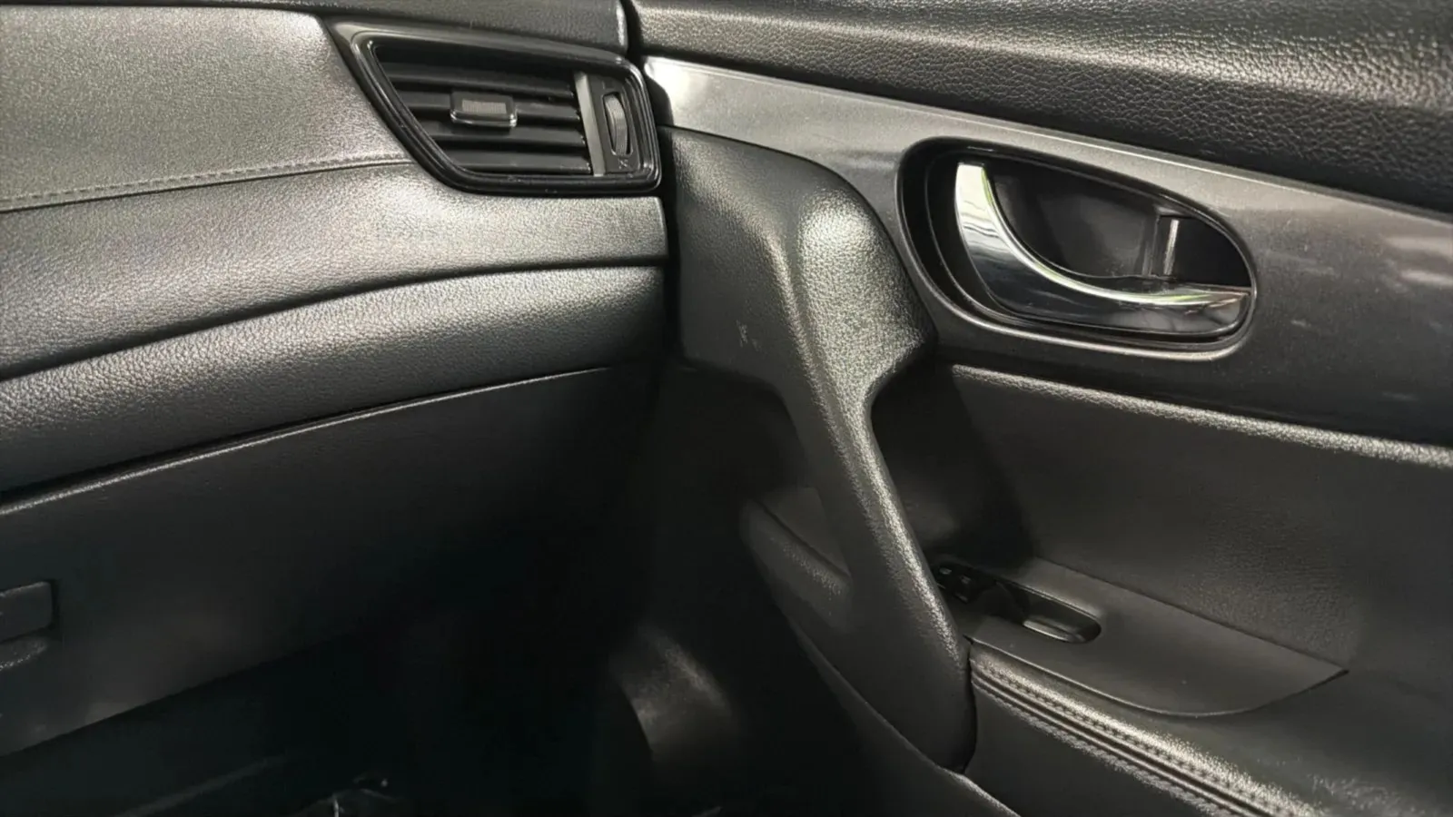 Nissan Rogue photo 16