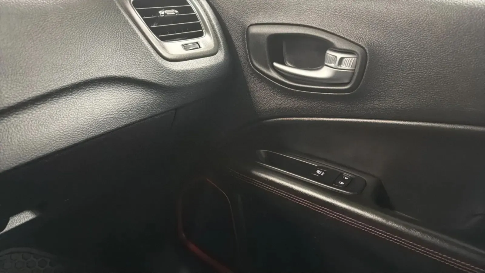 Jeep Compass photo 16