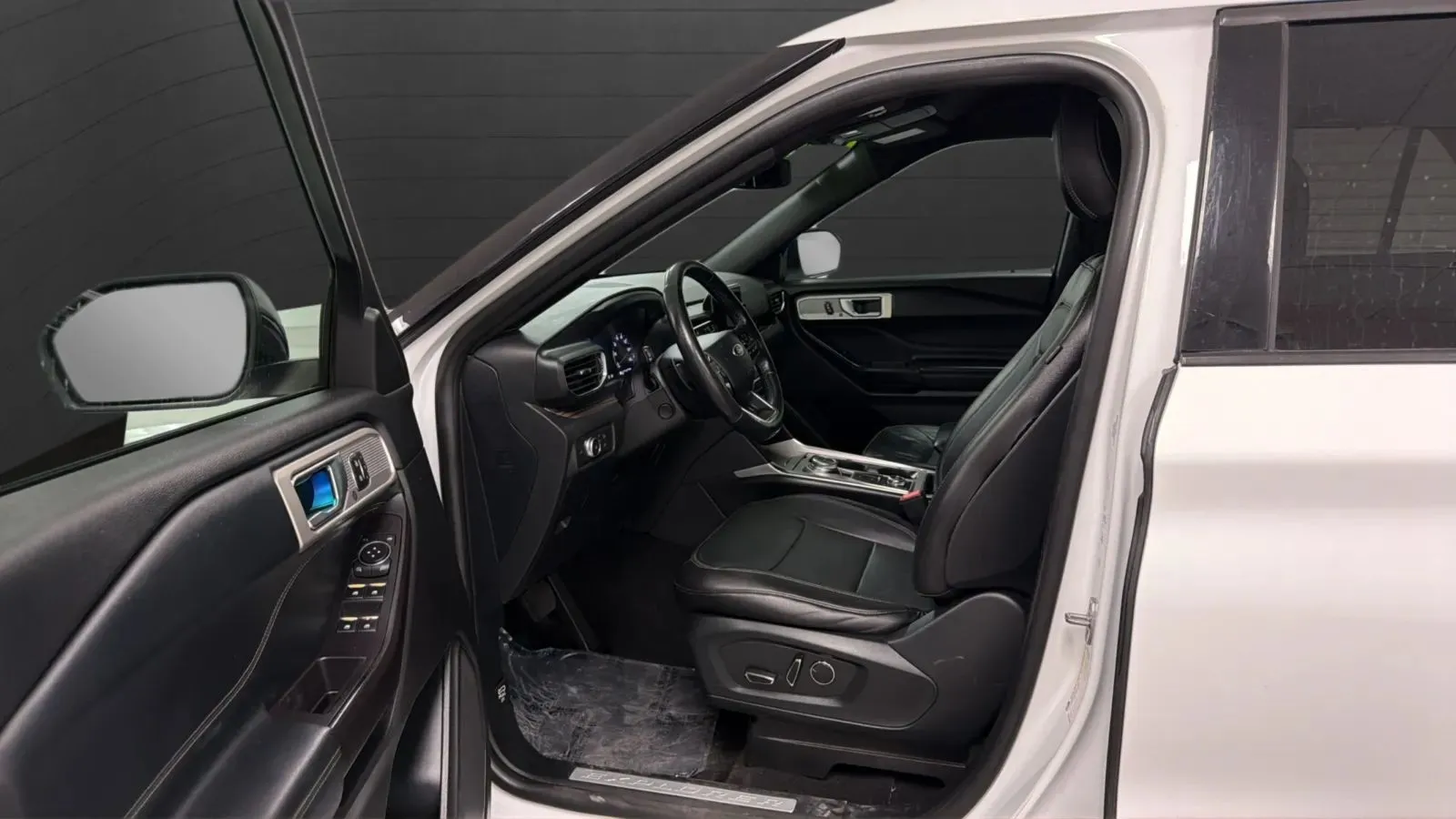Ford Explorer photo 21