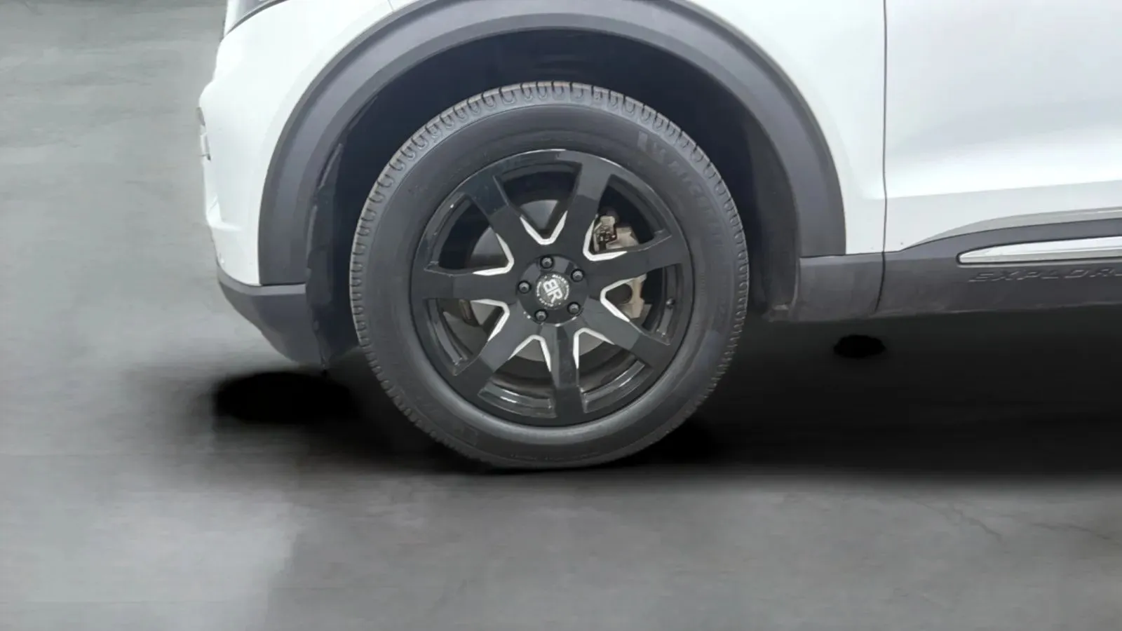 Ford Explorer photo 29