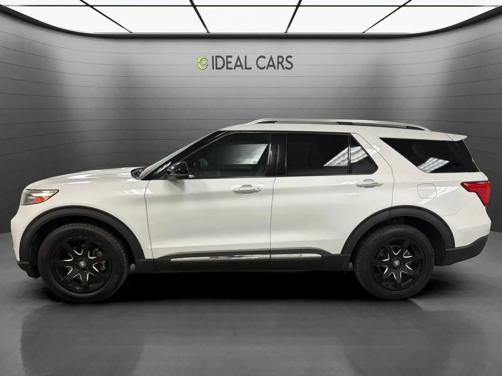 Ford Explorer photo 8