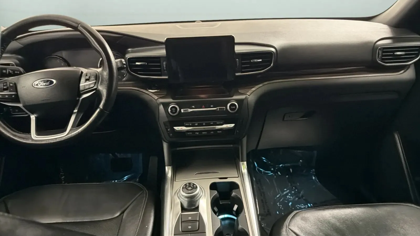Ford Explorer photo 17