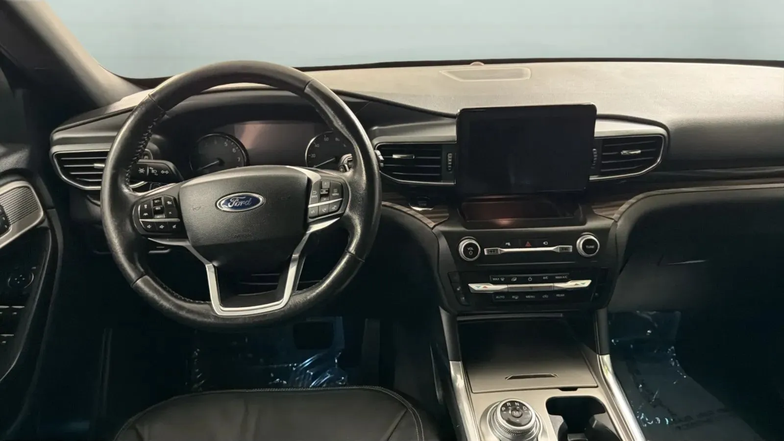 Ford Explorer photo 11