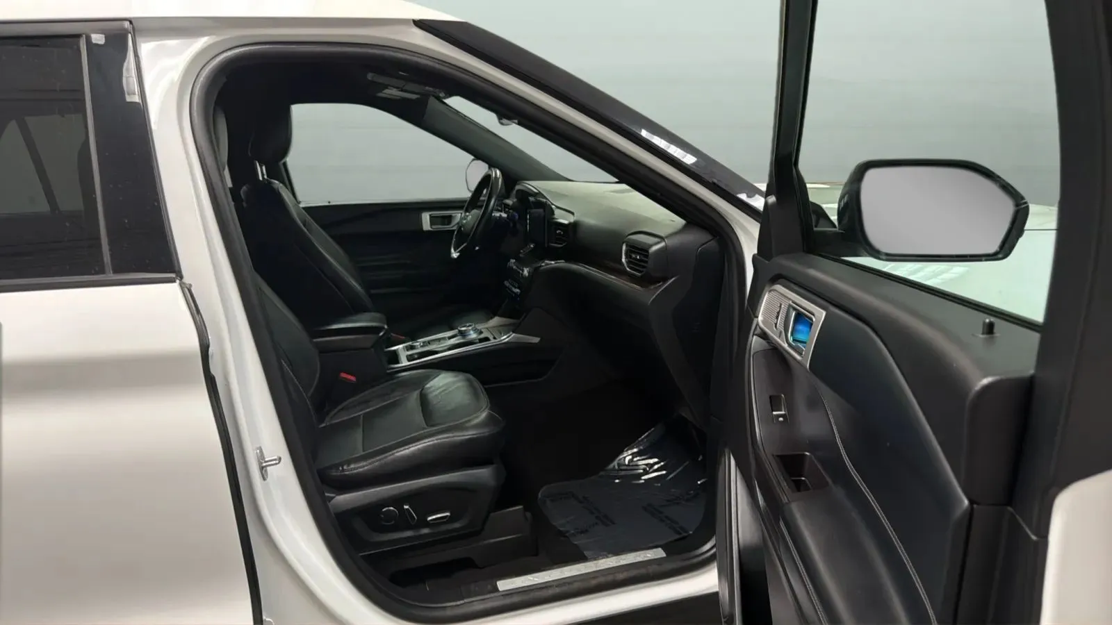 Ford Explorer photo 22