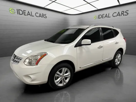 White 2013 Nissan Rogue SV for sale in Mesa, AZ