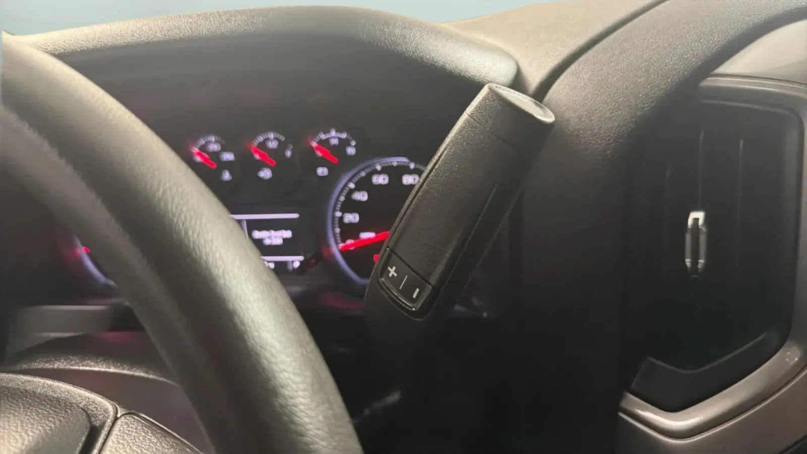 Chevrolet Silverado photo 11