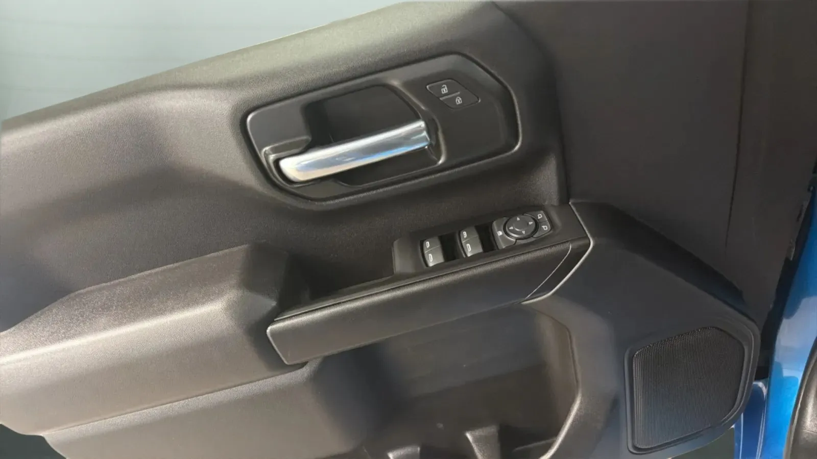 Chevrolet Silverado photo 16