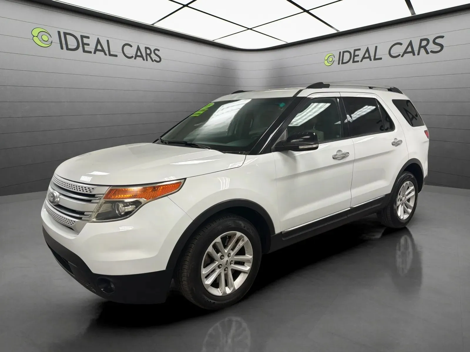 White 2015 Ford Explorer XLT for sale in Mesa, AZ
