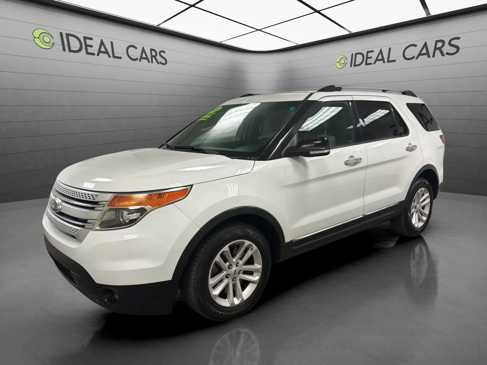 White 2015 Ford Explorer XLT for sale in Mesa, AZ