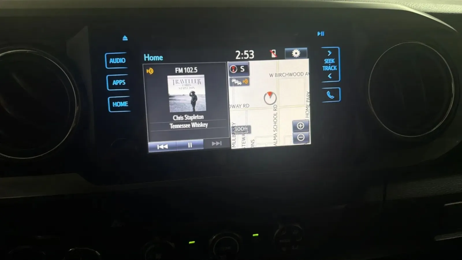Toyota Tacoma photo 13
