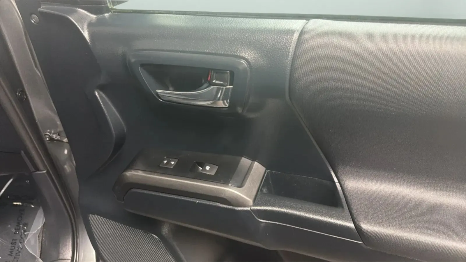 Toyota Tacoma photo 18