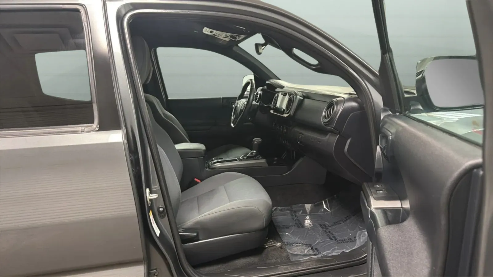 Toyota Tacoma photo 22