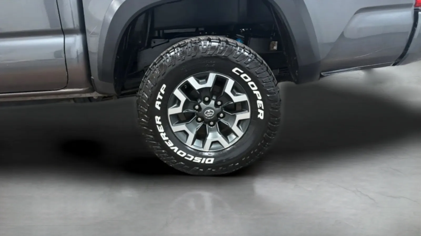 Toyota Tacoma photo 28