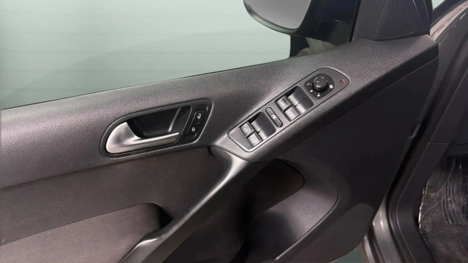 Volkswagen Tiguan Limited photo 17