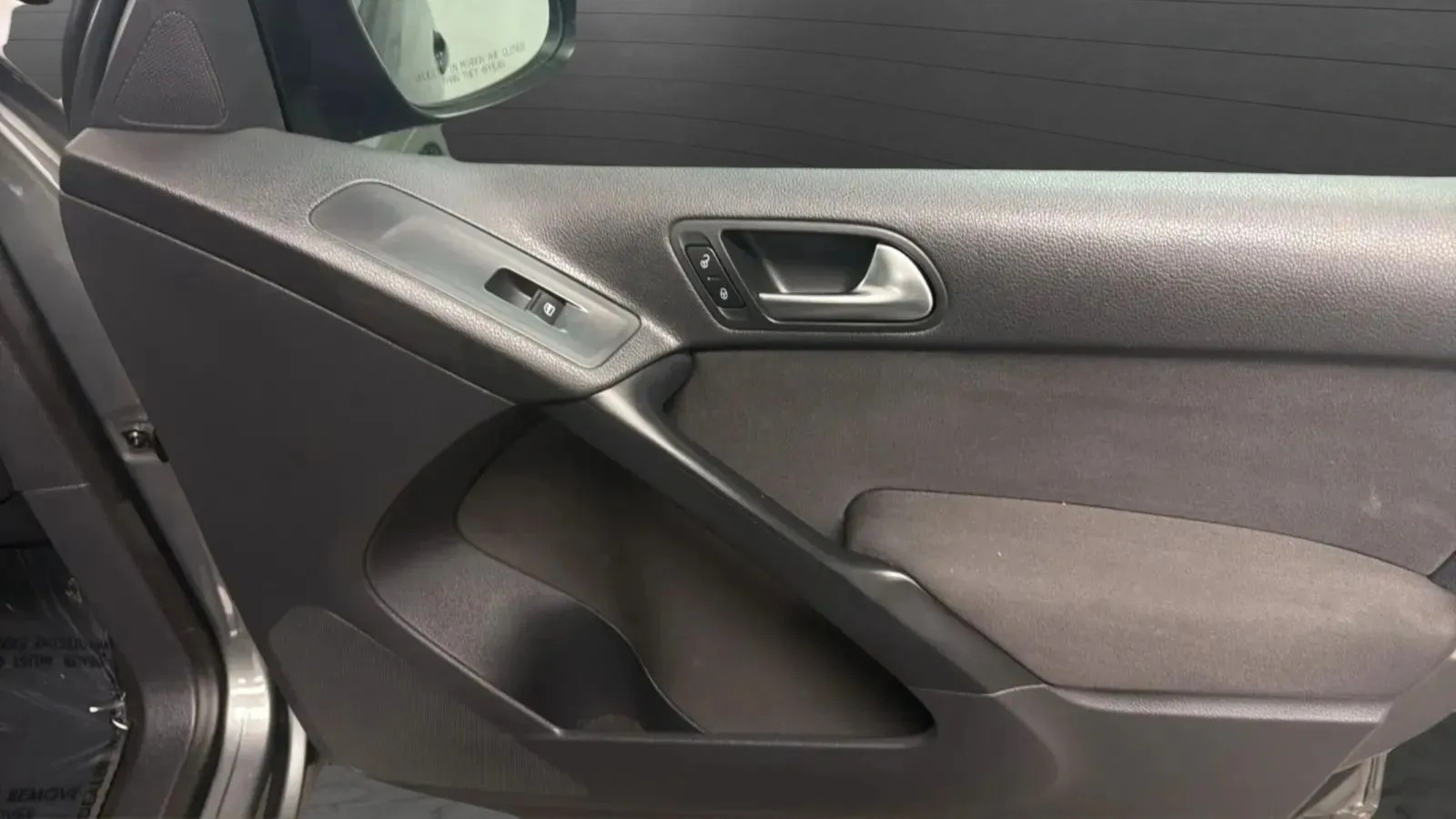 Volkswagen Tiguan Limited photo 18