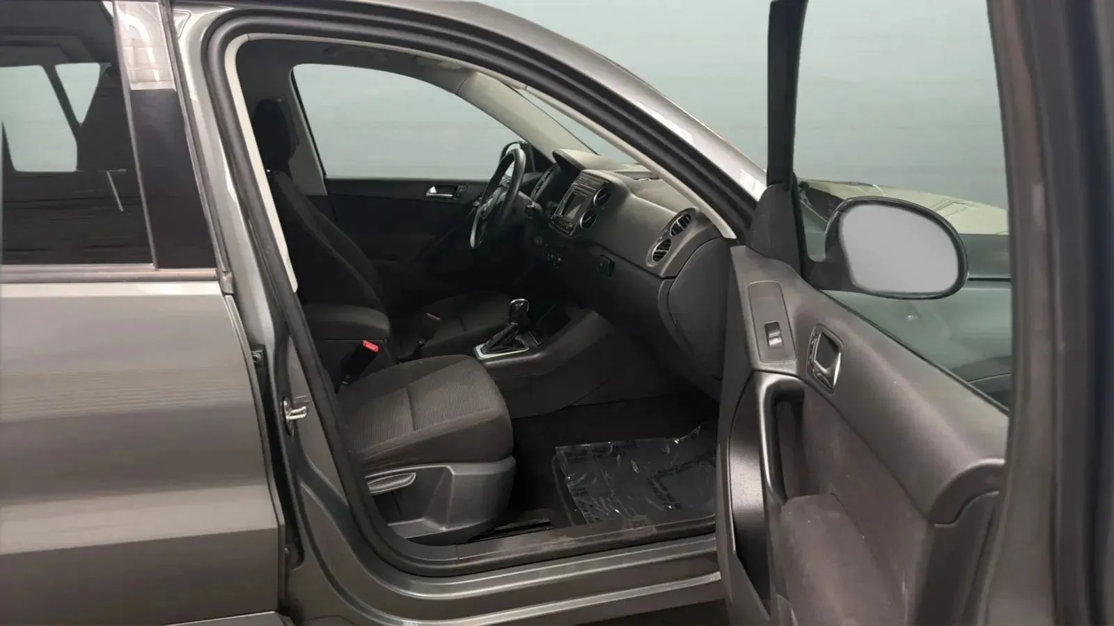 Volkswagen Tiguan Limited photo 21