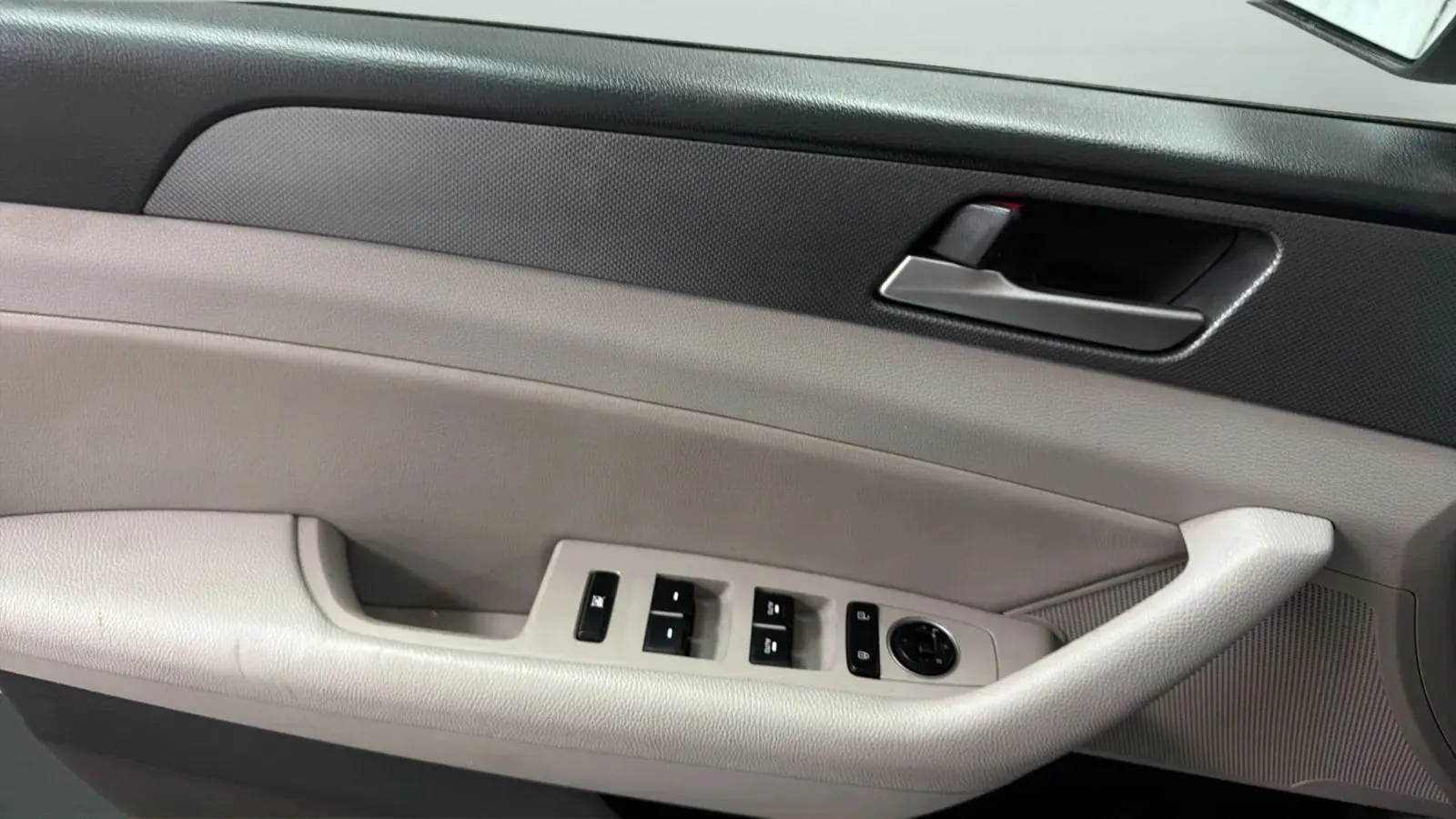 Hyundai Sonata photo 18