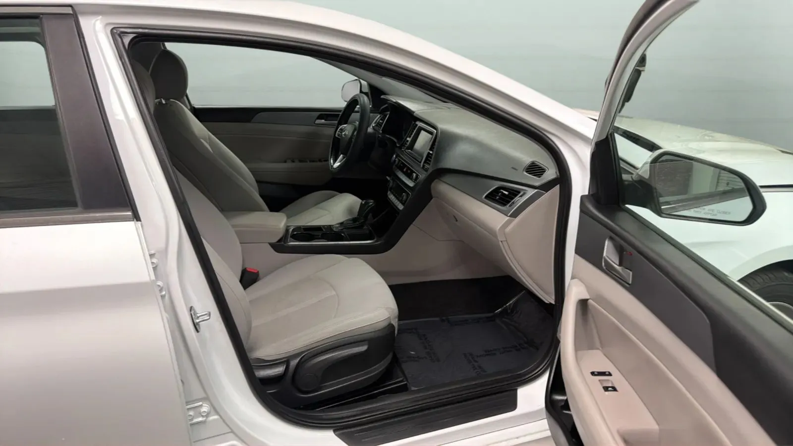 Hyundai Sonata photo 22