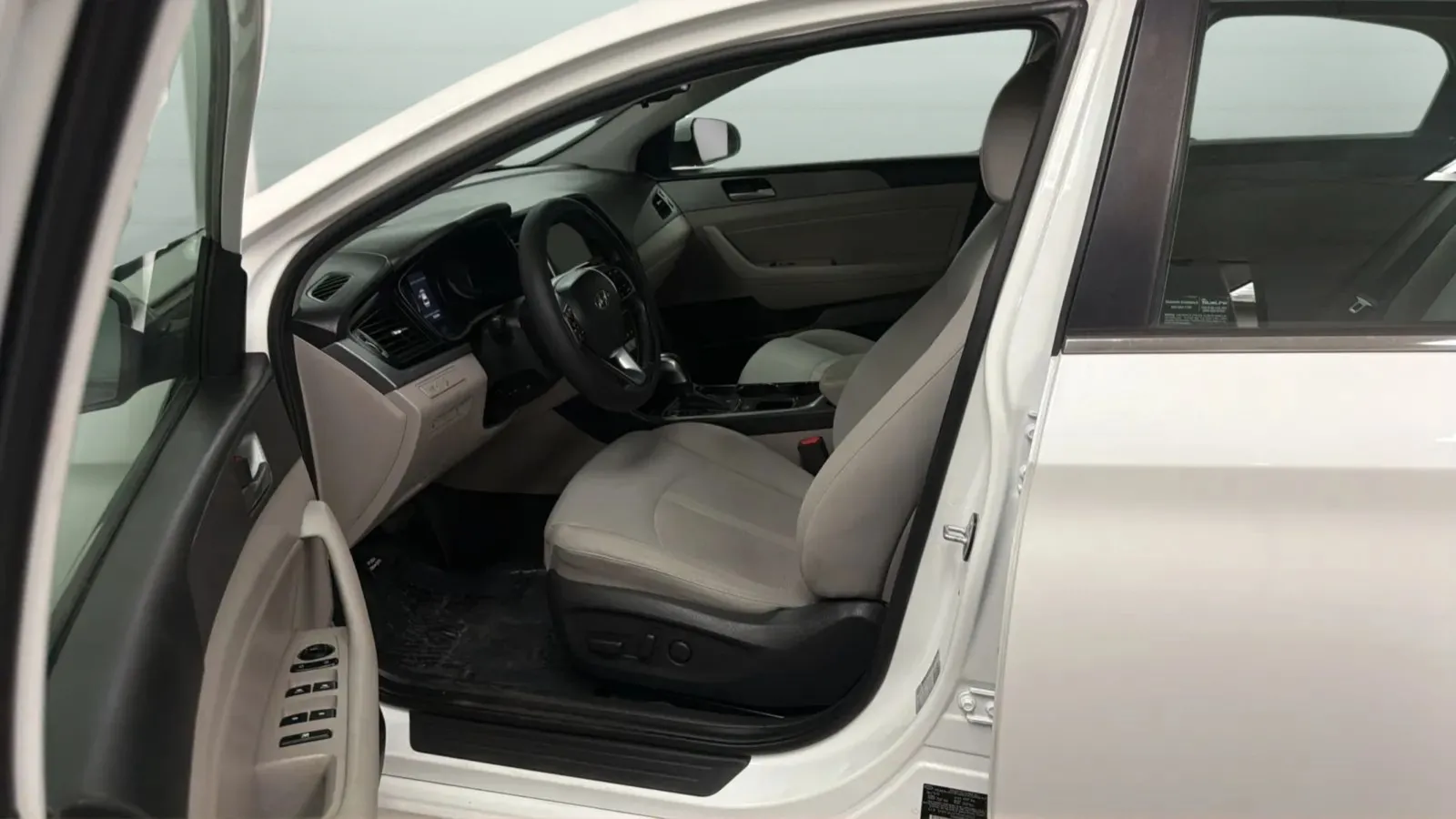 Hyundai Sonata photo 21