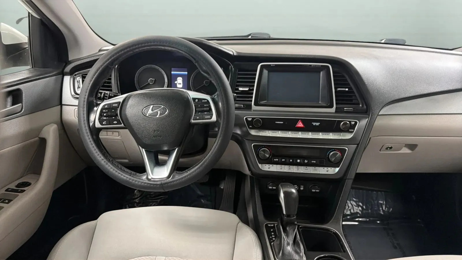 Hyundai Sonata photo 11