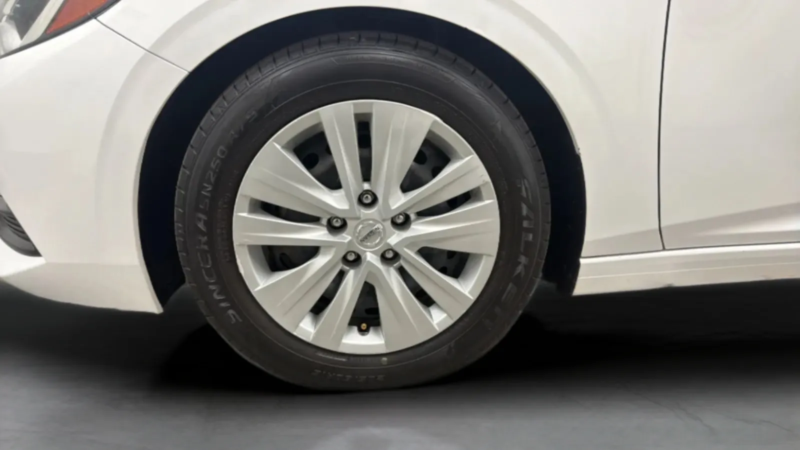 Nissan Sentra photo 29