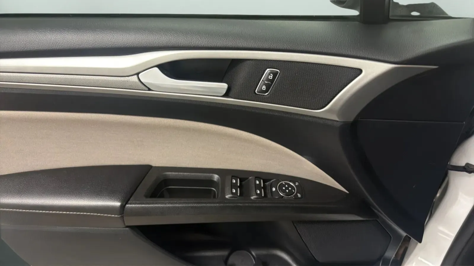Ford Fusion photo 16