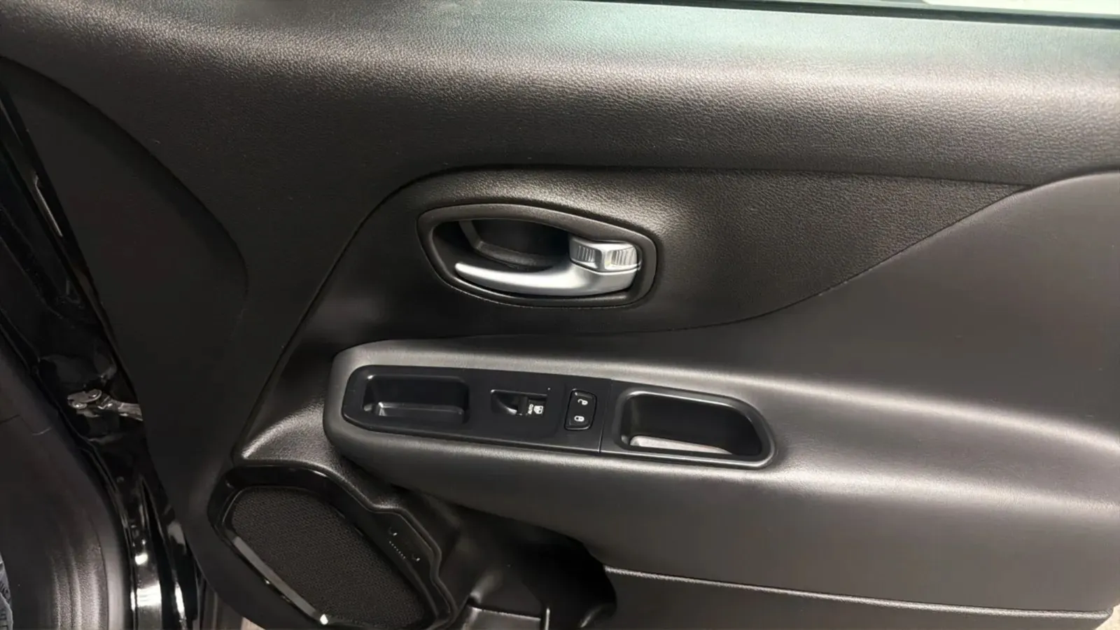 Jeep Renegade photo 19