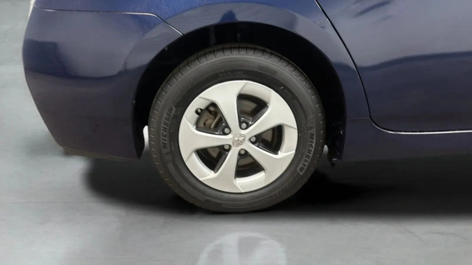Toyota Prius photo 25