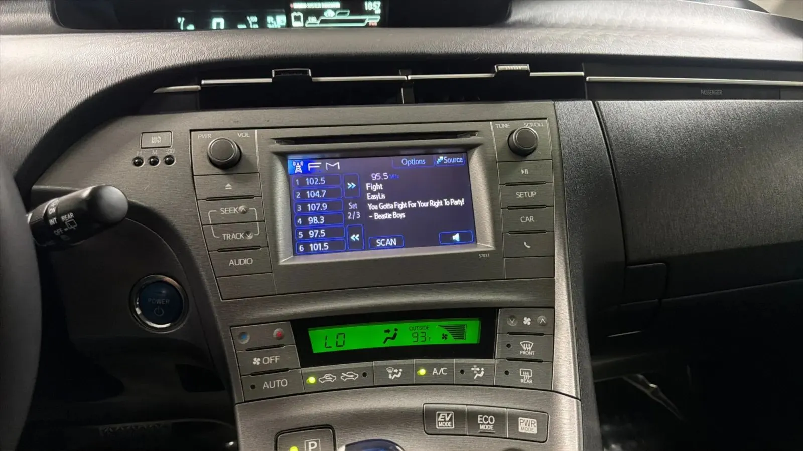 Toyota Prius photo 13
