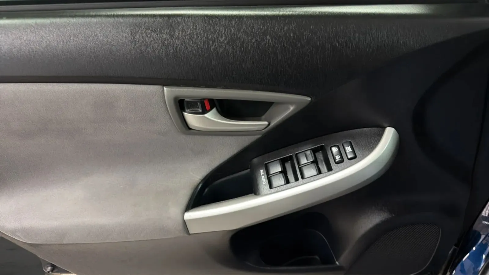 Toyota Prius photo 17