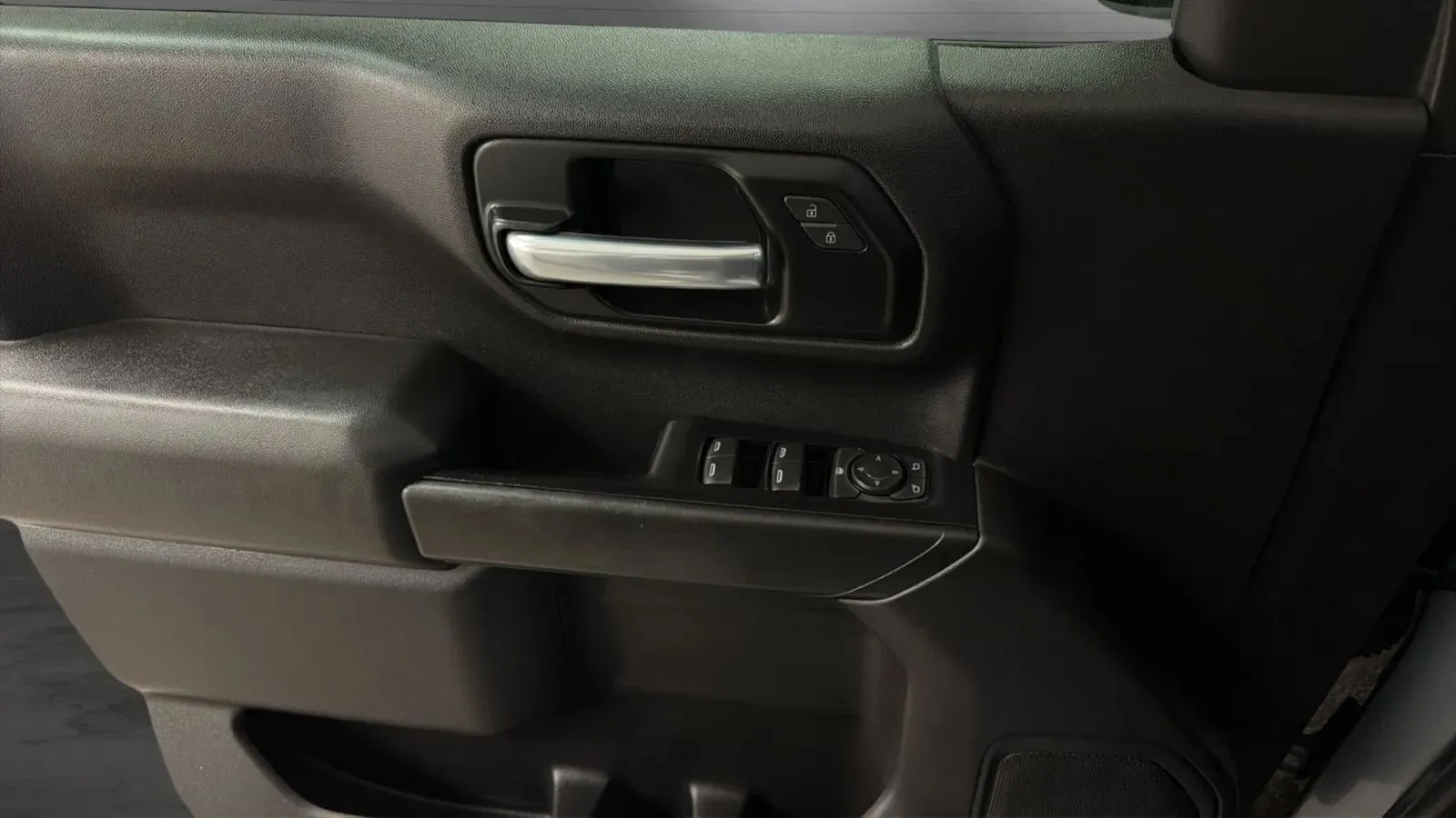 Chevrolet Silverado photo 16
