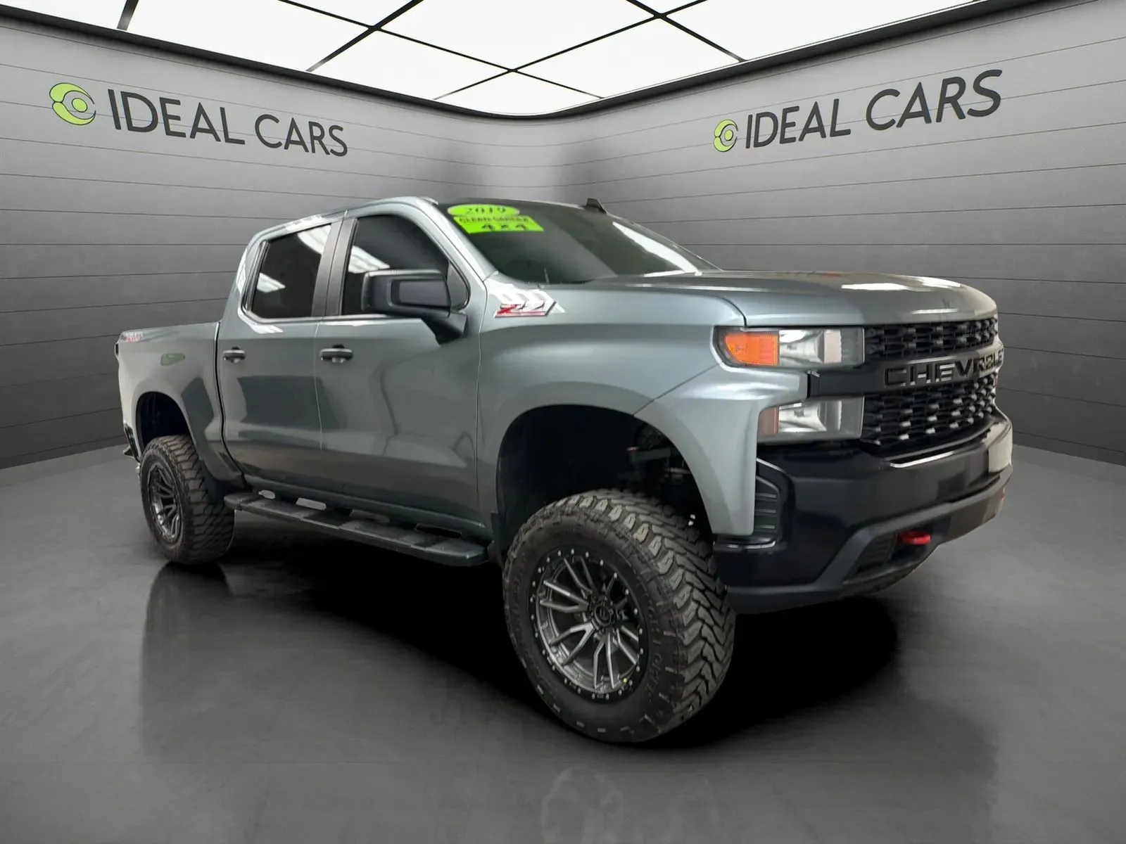 Chevrolet Silverado photo 3