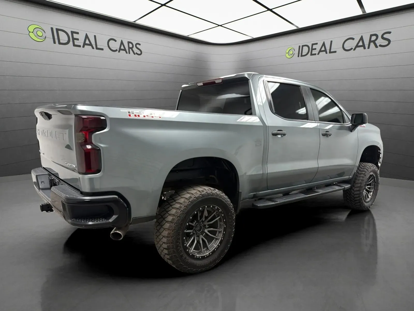Chevrolet Silverado photo 5