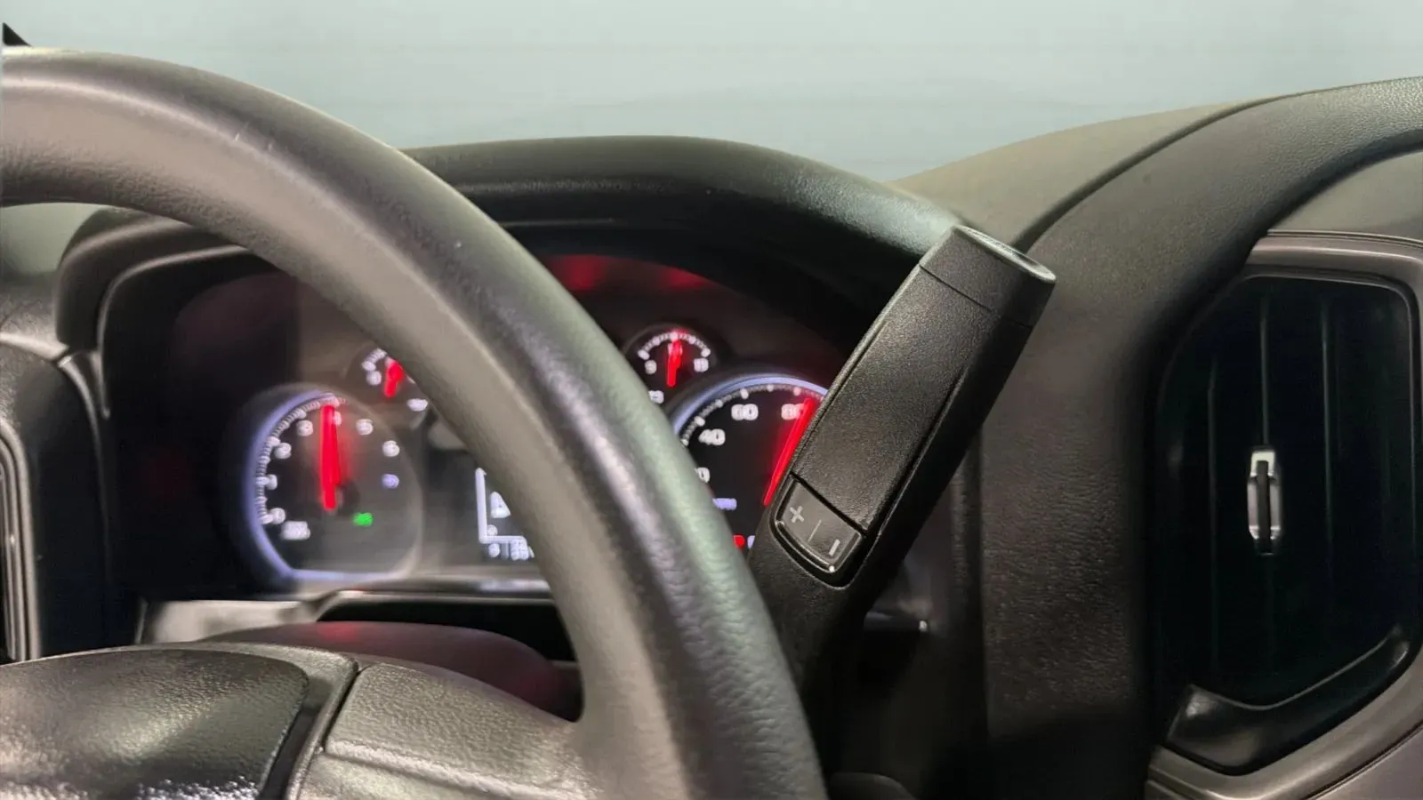 Chevrolet Silverado photo 12