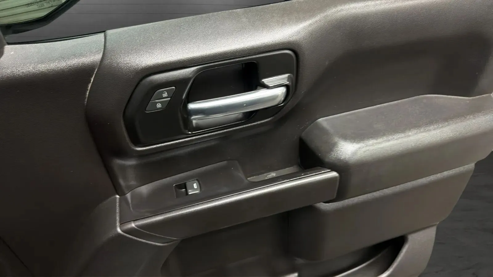 Chevrolet Silverado photo 17
