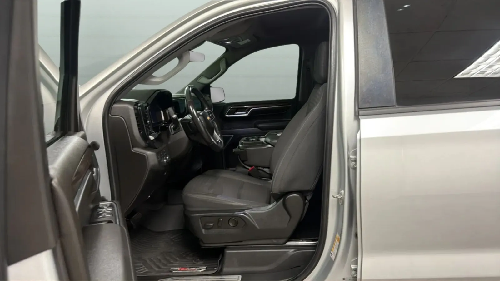 Chevrolet Silverado photo 20