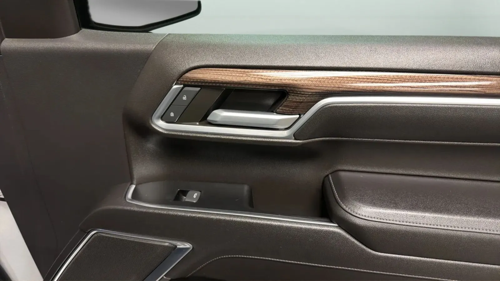 Chevrolet Silverado photo 17