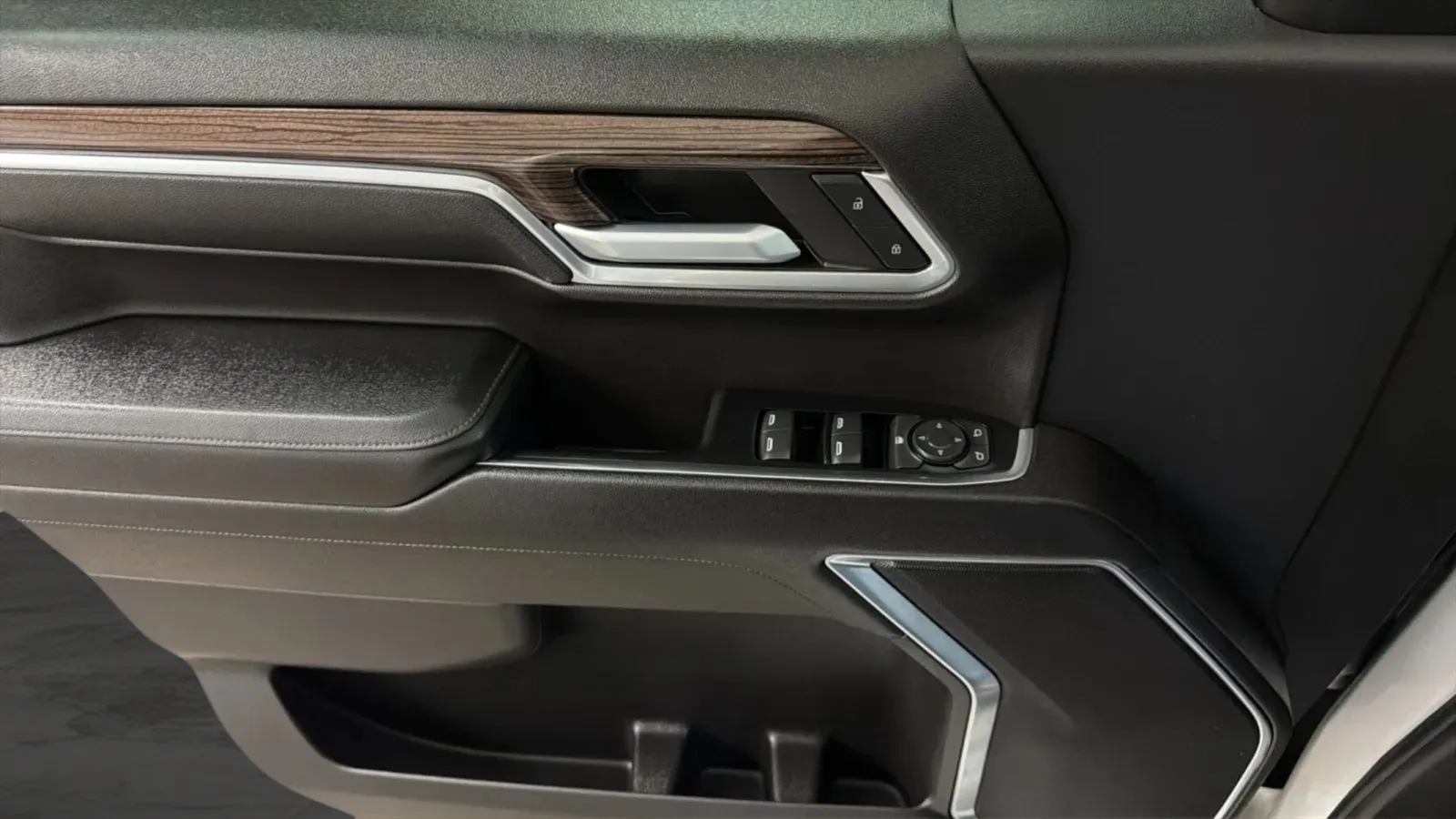 Chevrolet Silverado photo 16