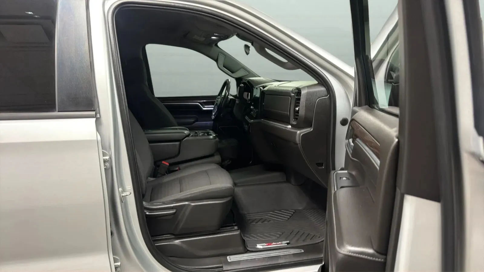 Chevrolet Silverado photo 21