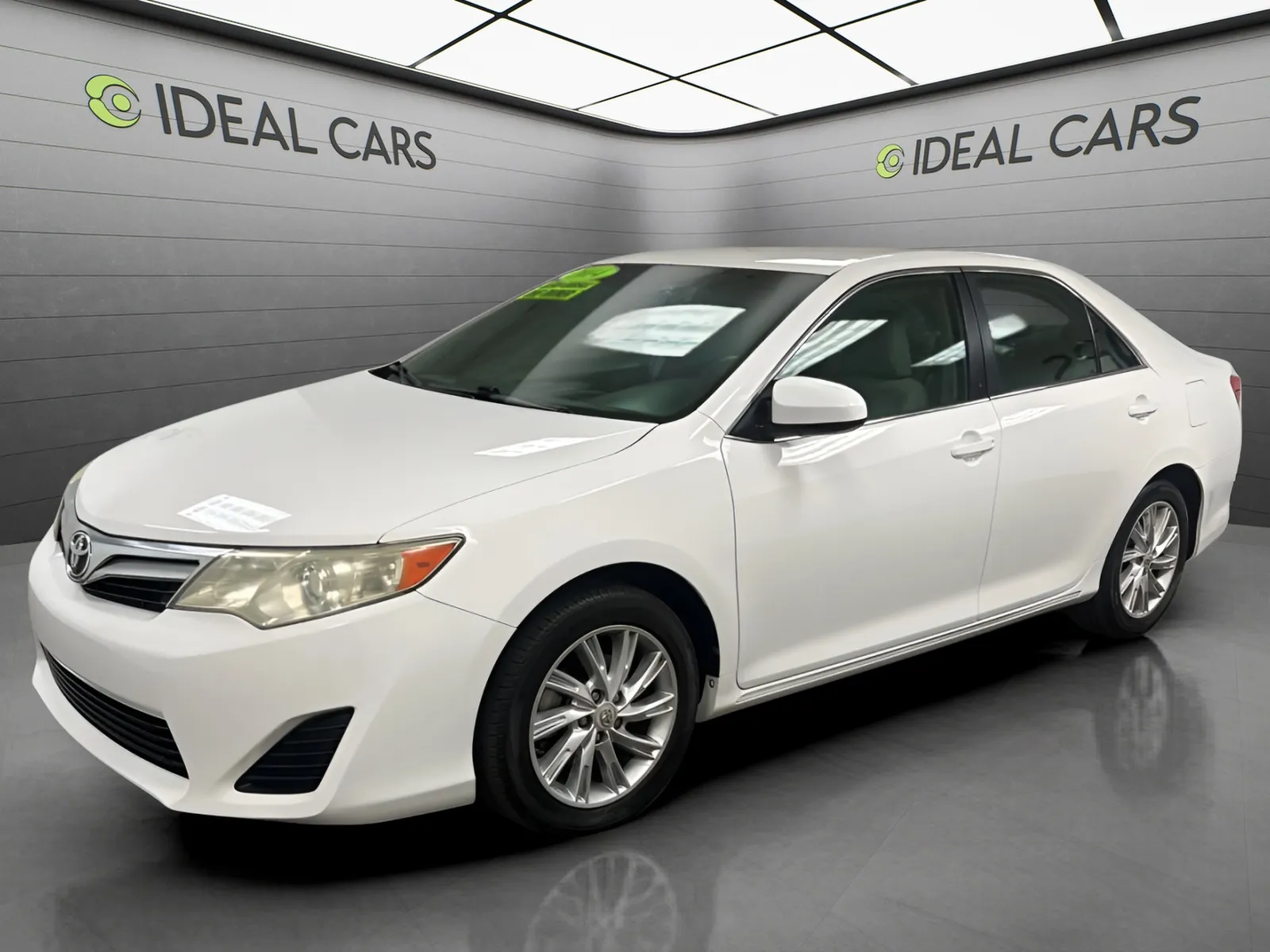 White 2014 Toyota Camry LE for sale in Mesa, AZ