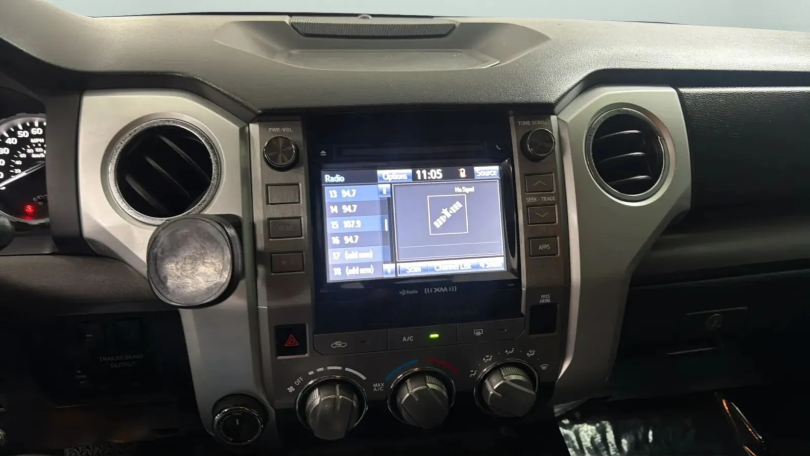 Toyota Tundra photo 13