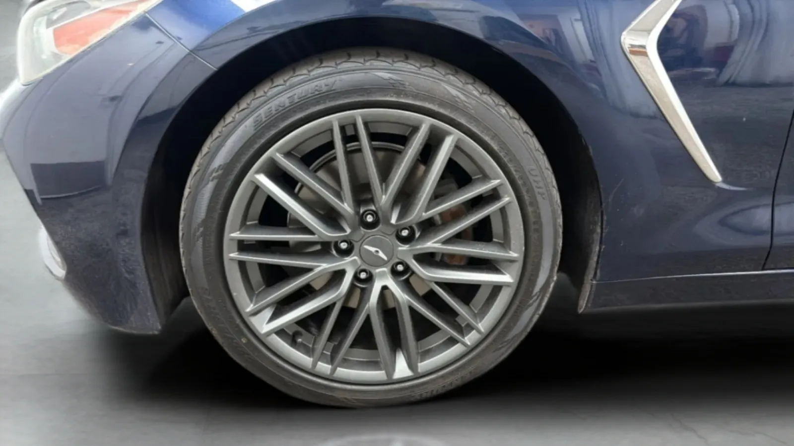 Genesis G70 photo 29