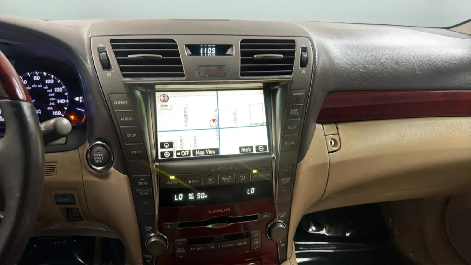 Lexus LS photo 14