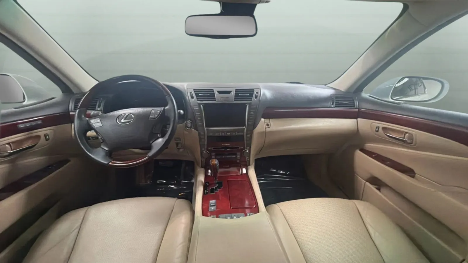 Lexus LS photo 10