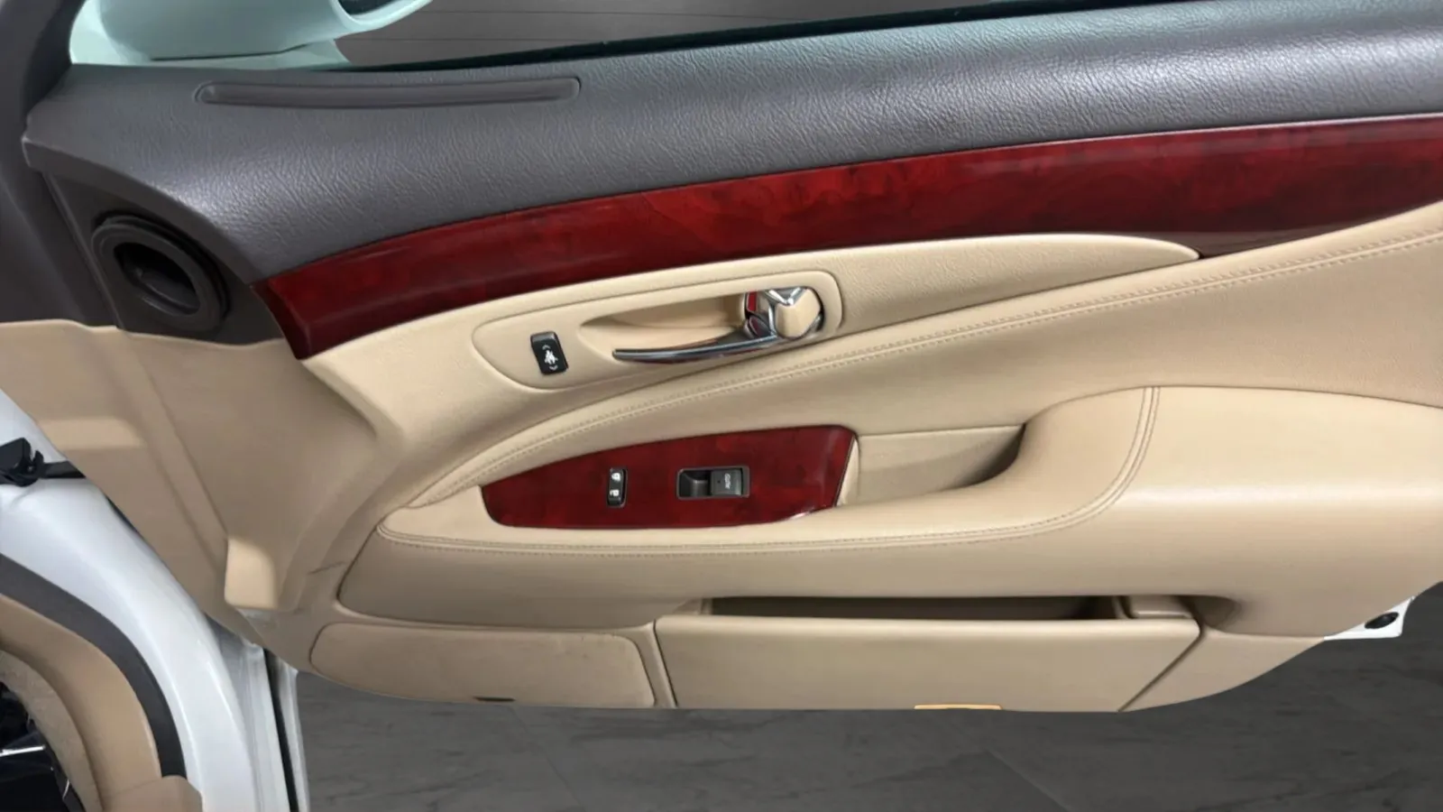 Lexus LS photo 19