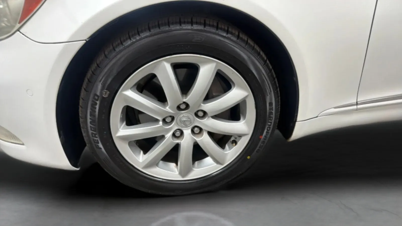 Lexus LS photo 29