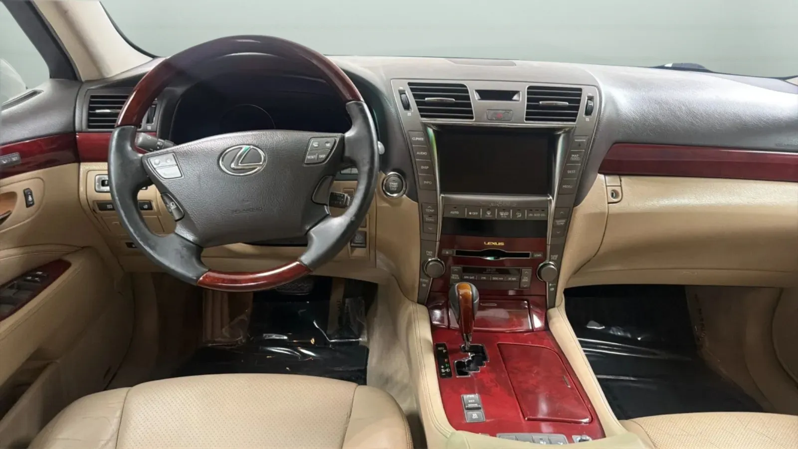 Lexus LS photo 11