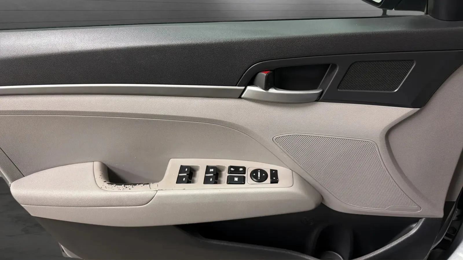 Hyundai Elantra photo 22