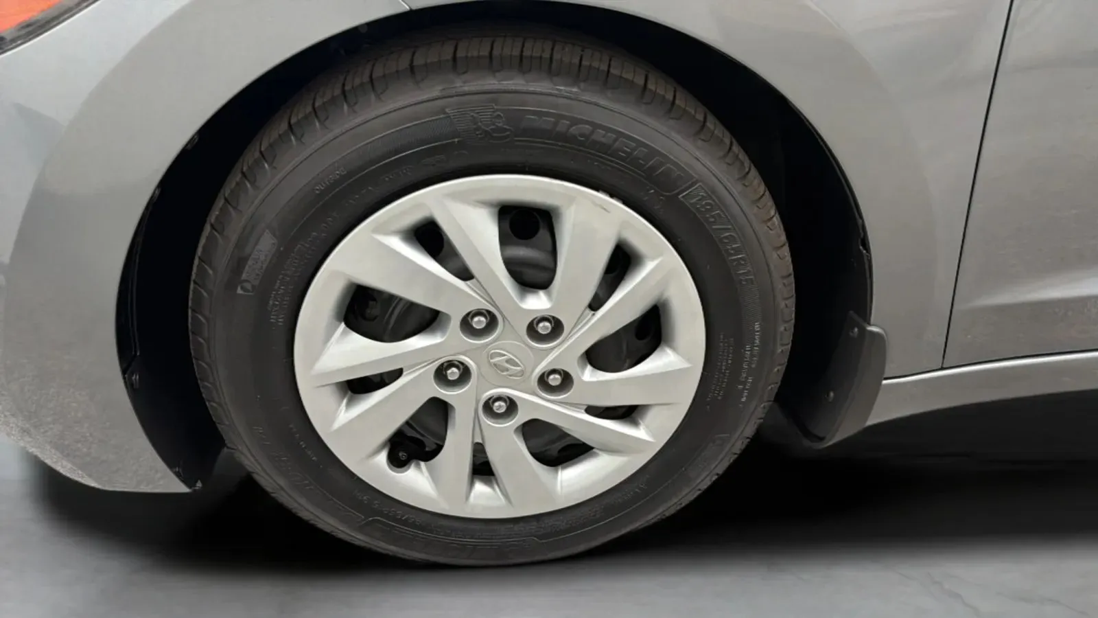 Hyundai Elantra photo 28