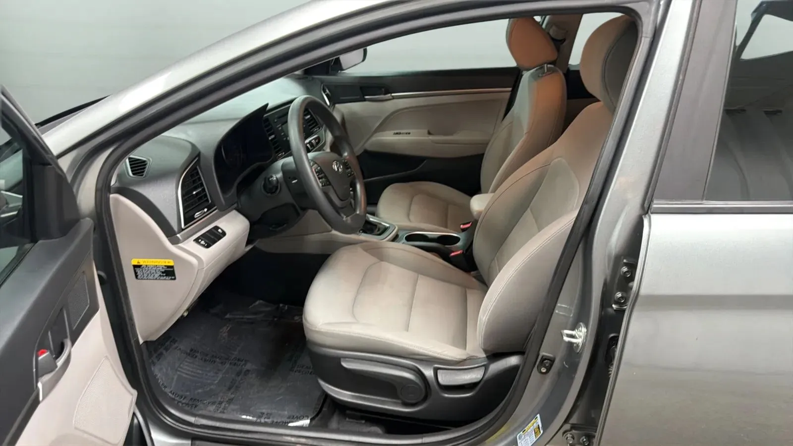 Hyundai Elantra photo 17